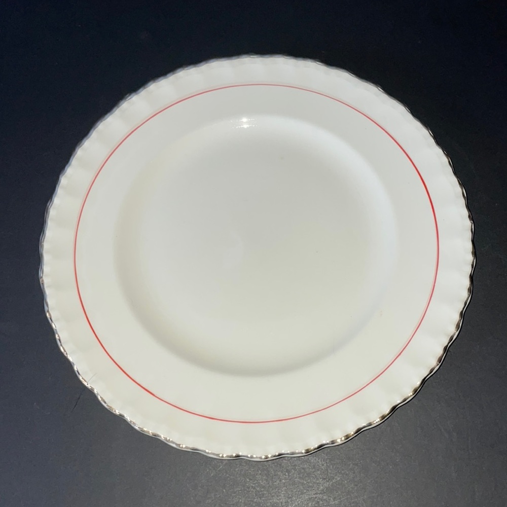 Grindley Cream Petal 10” Dinner Plate Red Line Gold England Vintage China